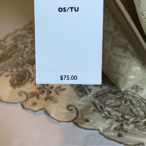 NWT Tommy Hilfiger Crossbody Cream with Goldtone Hardware Approx. 8x7x3 inches - Picture 7 of 7